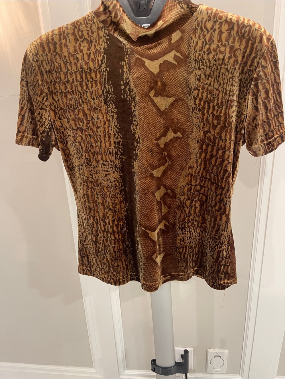 Brown velvet Snake-Print Reptile Habitat Top for Pets